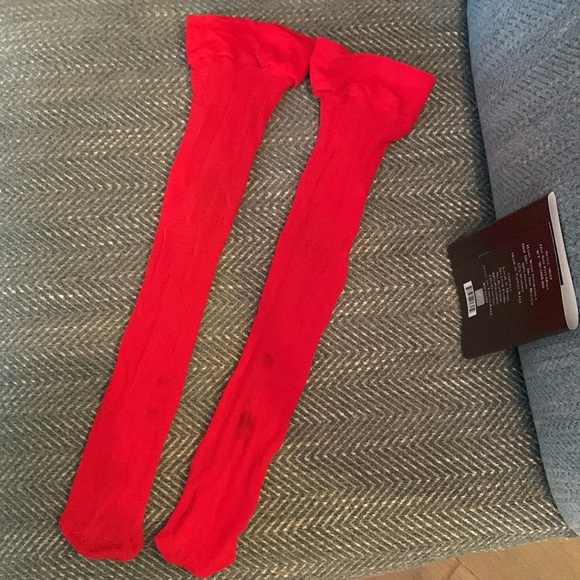 SUPER SEXY LEG AVENUE Crochet Net Stockings with Keyhole Backseam. - Picture 6 of 8